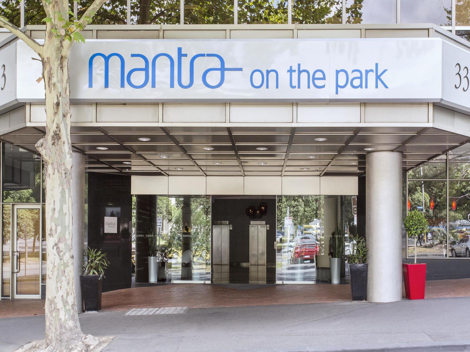 Апарт отель Mantra On The Park Мельбурн Экстерьер фото